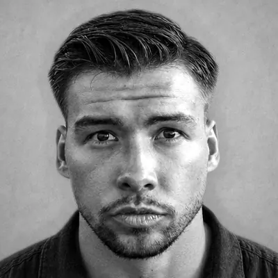Porträt Noah Seelau, Gründer der HandwerksManufaktur