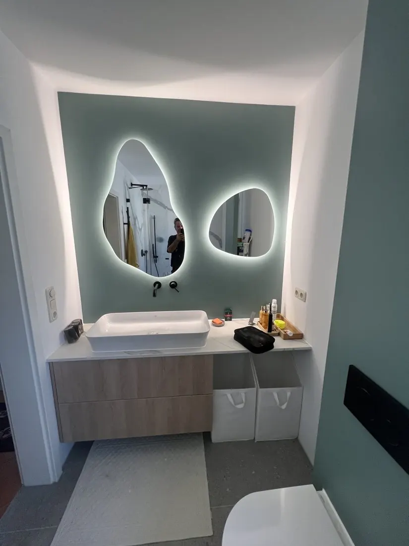 Waschtisch mit Lichtspiegeln — Projekt eines Kunden